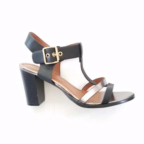 Ollio Shoes - NWT Ollio T-Strap Block Heel Sandals